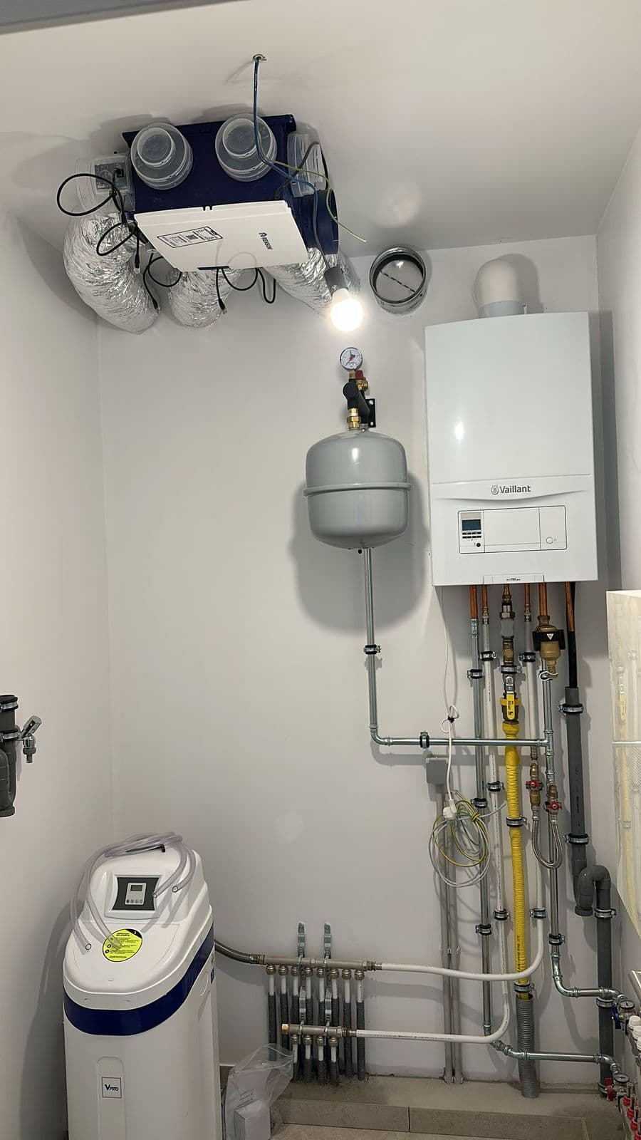 Chaudière Vaillant installée avec vase d'expansion